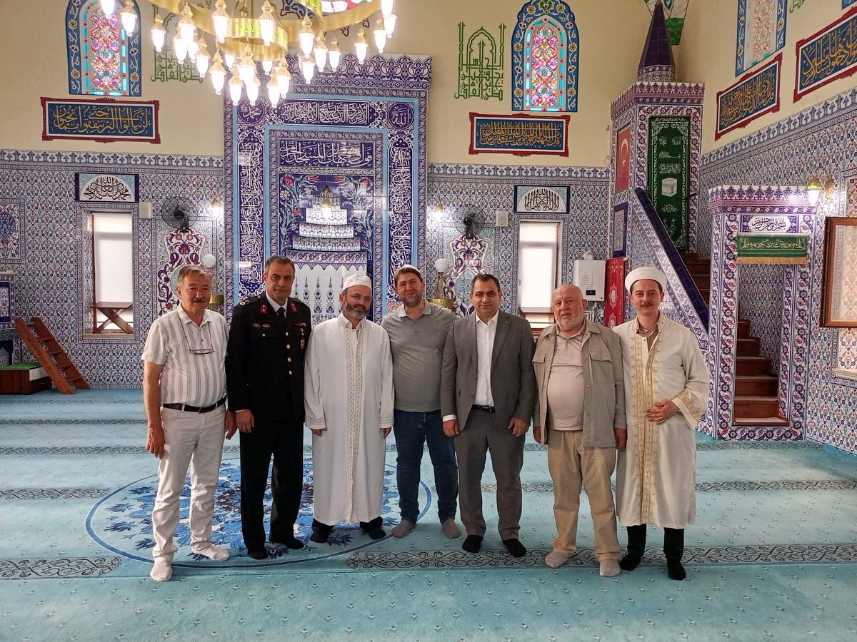 Kaymakam BALABAN, Hz. Ömer Camiinde kılınan Kurban Bayramı namazını ardından vatandaşlarımızla bayramlaştı…