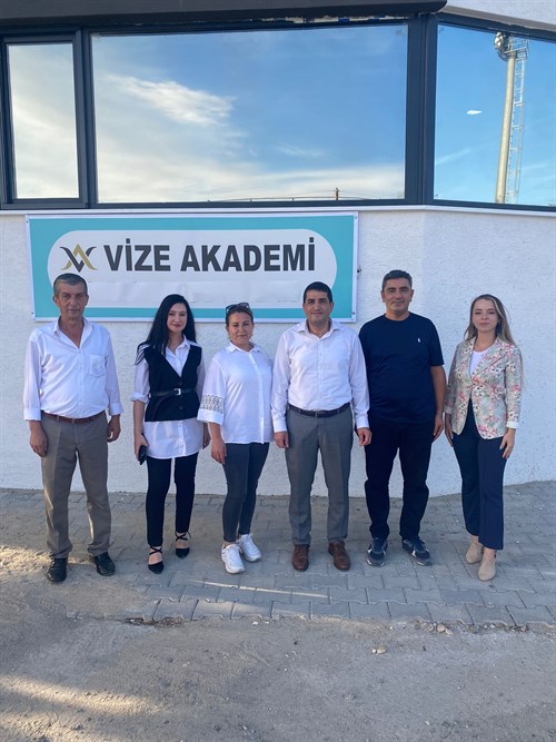 Sayın Kaymakamımız Sedat ÖZDEMİR, İlçemizde yeni faaliyete başlayan Vize Akademi'ye  ziyarette bulundu.